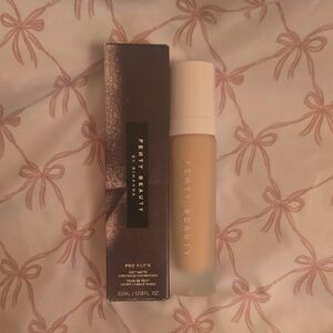 Fenty Beauty Pro Filt'r Soft Matte Foundation - Light Beige